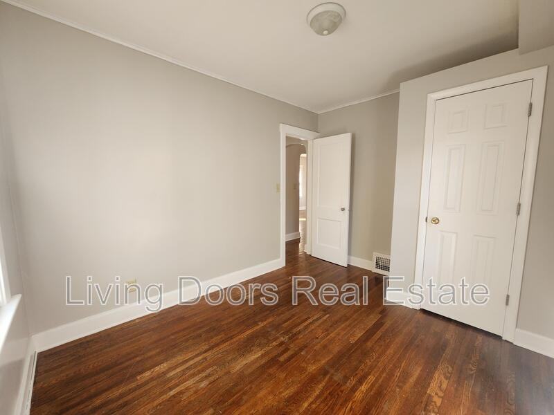 1548 S 25th St - Photo 7 of 15