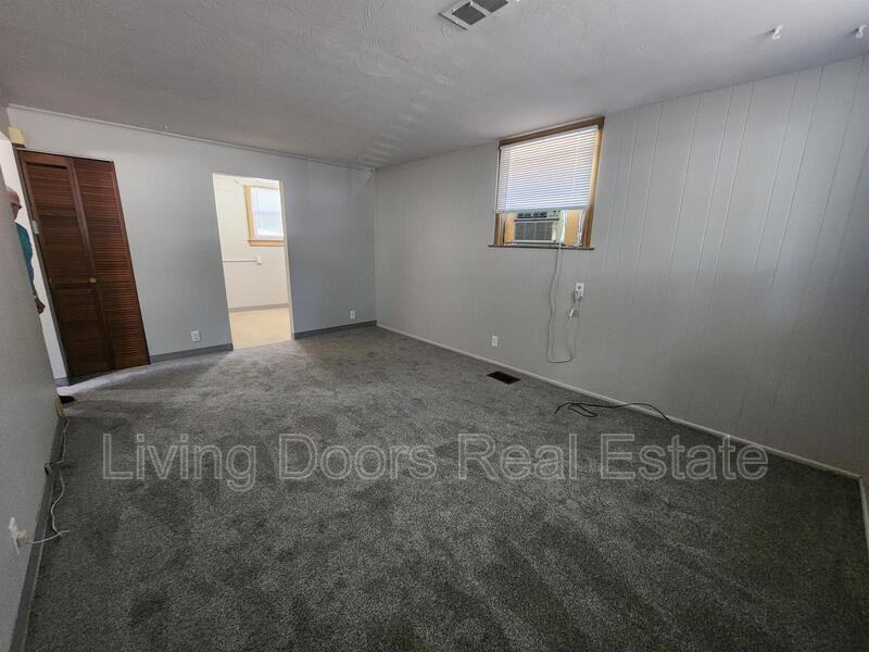 849 S St - Photo 4 of 8