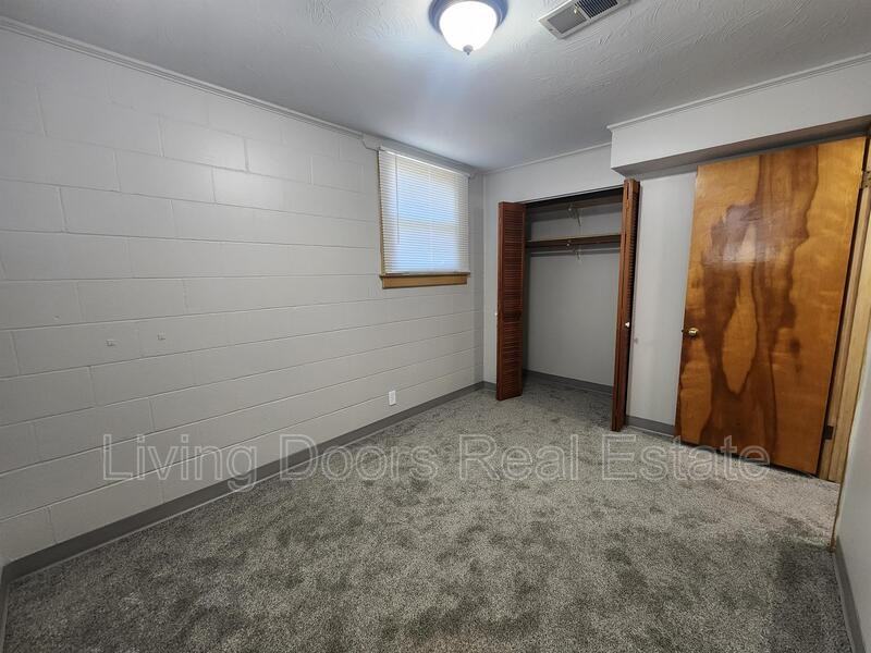 849 S St - Photo 5 of 8