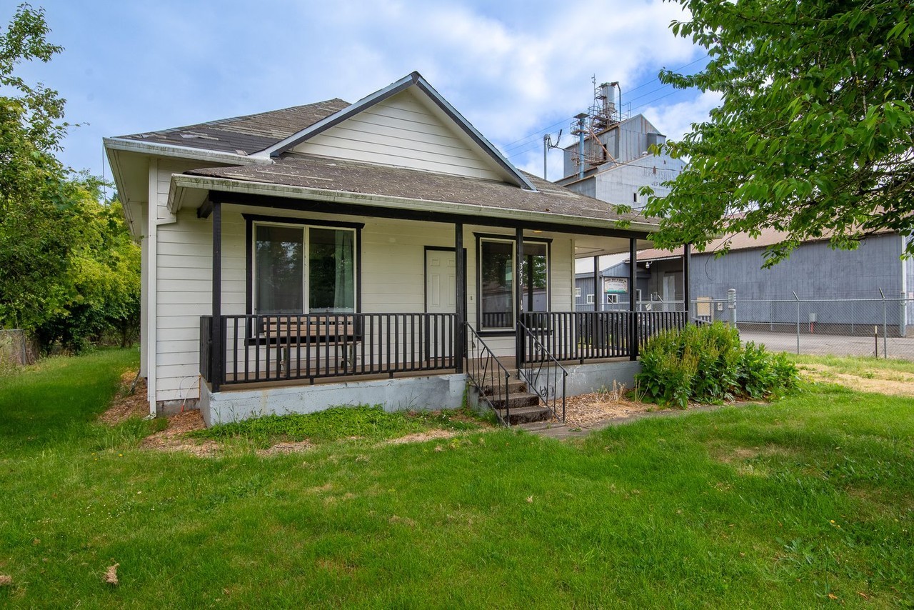 353 Church St - Photo 2 of 30