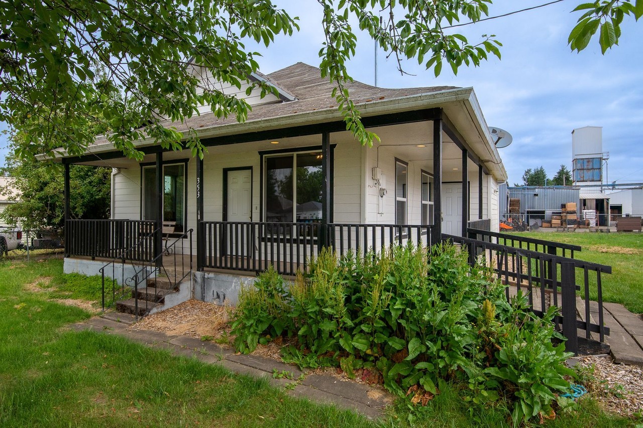 353 Church St - Photo 3 of 30
