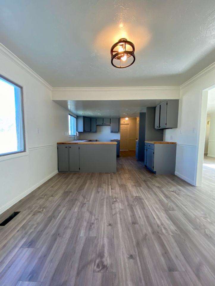 219 S 300 East St - Photo 5 of 26