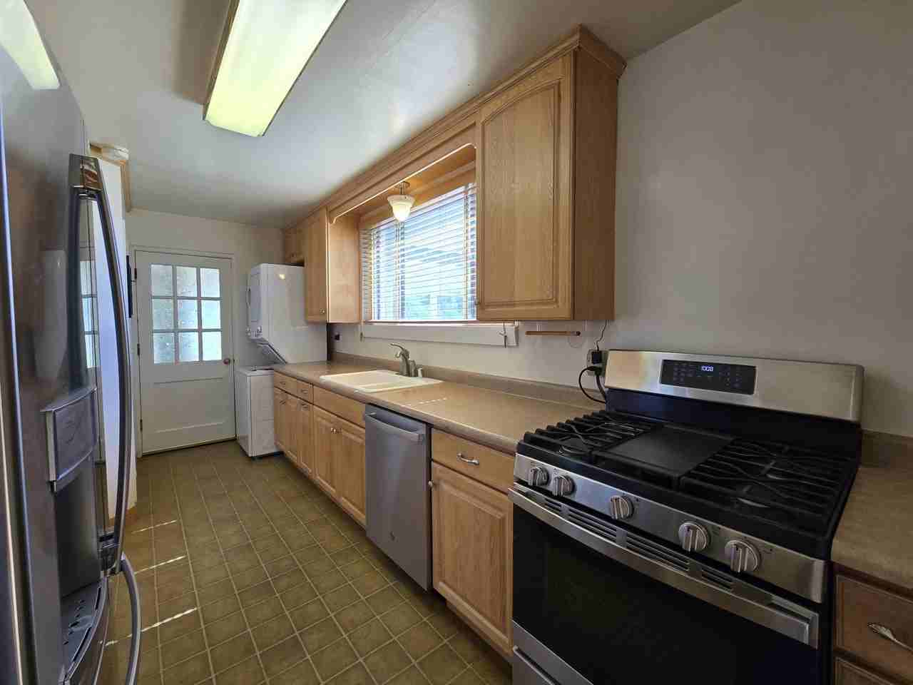 1509 42nd St - Photo 3 of 16