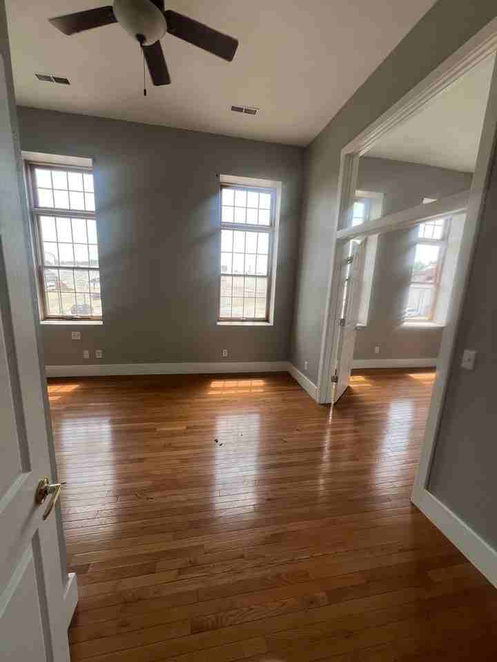 632 Sycamore St - Photo 2 of 8