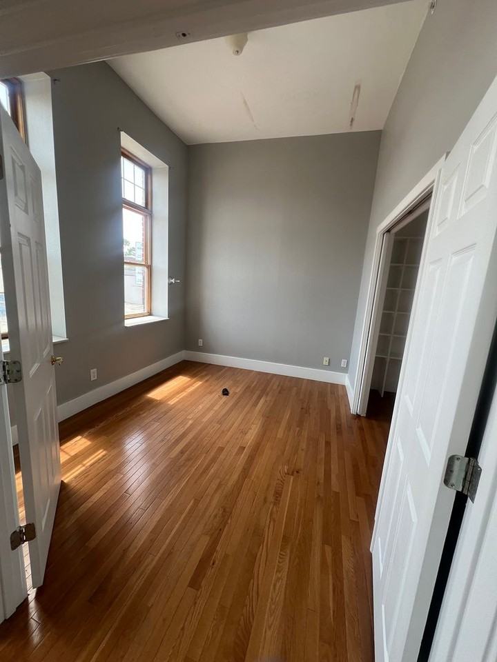 632 Sycamore St - Photo 3 of 8