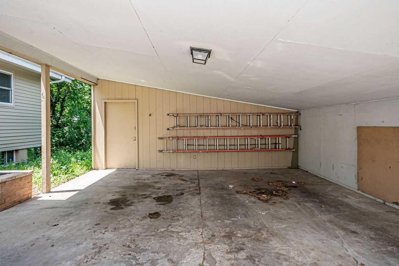2309 Anderson Ave - Photo 5 of 49