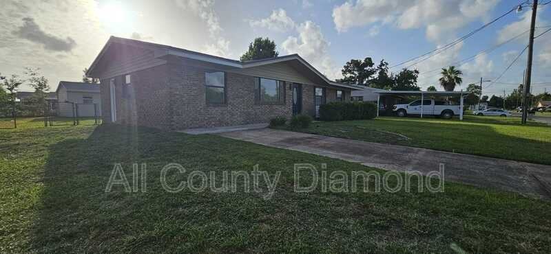 137 Santee Dr - Photo 2 of 33