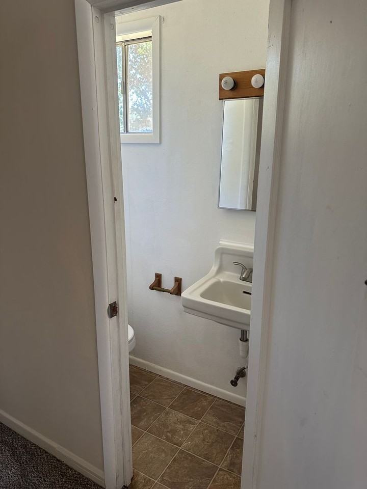 321 11th Ave - Photo 3 of 9