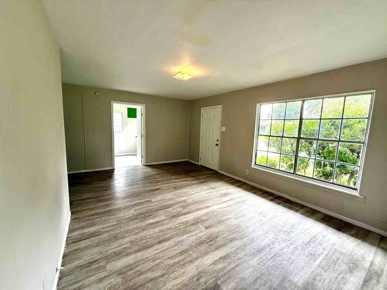 4318 Wild Oak Dr - Photo 2 of 11