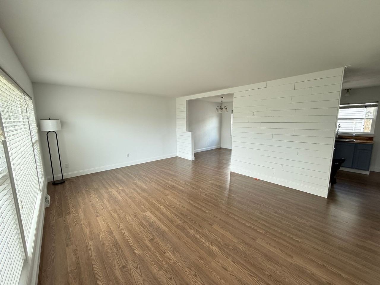 411 Maple Ave - Photo 2 of 24