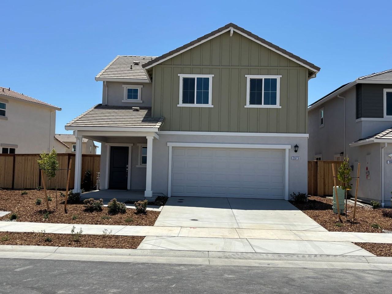 2073 Blue Star Dr - Photo 2 of 34