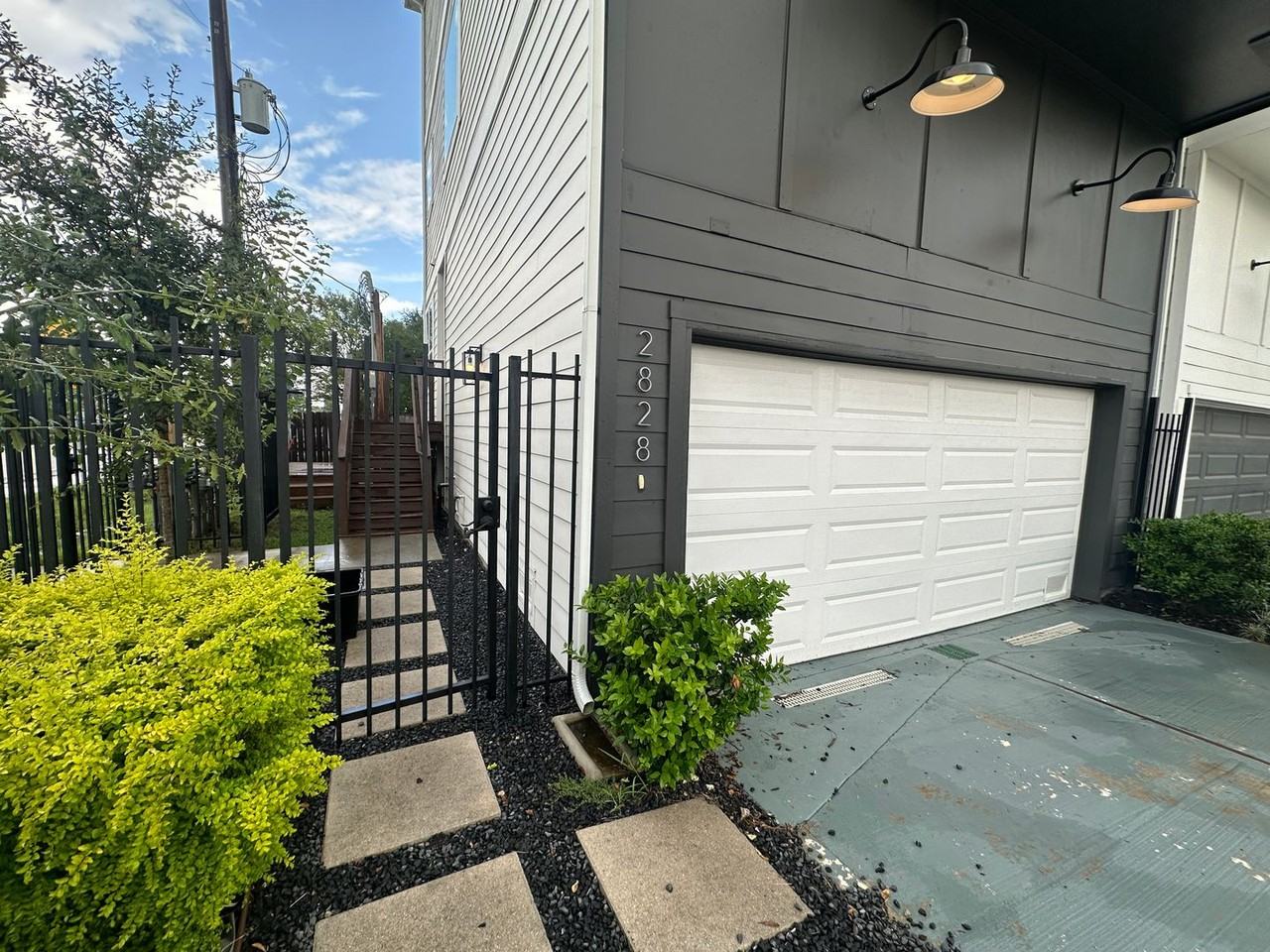 2828 Versailles Oak Ln - Photo 3 of 33