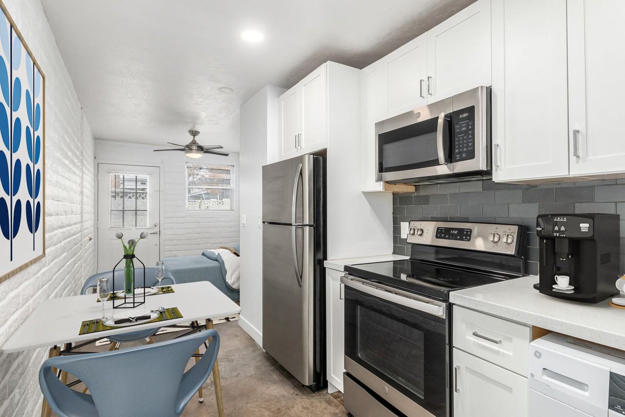 328 East Willetta Street - Photo 7 of 47