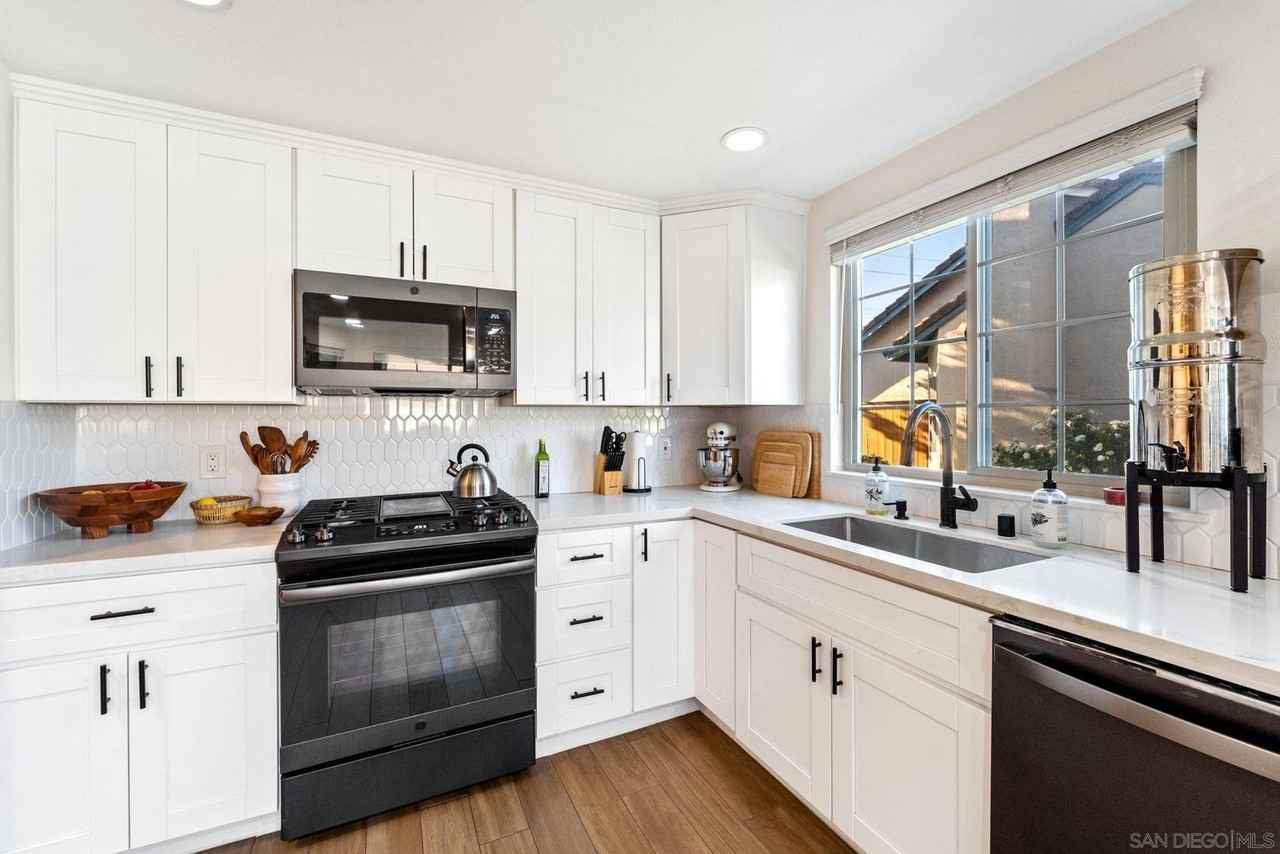 417 Nantucket Gln - Photo 3 of 18