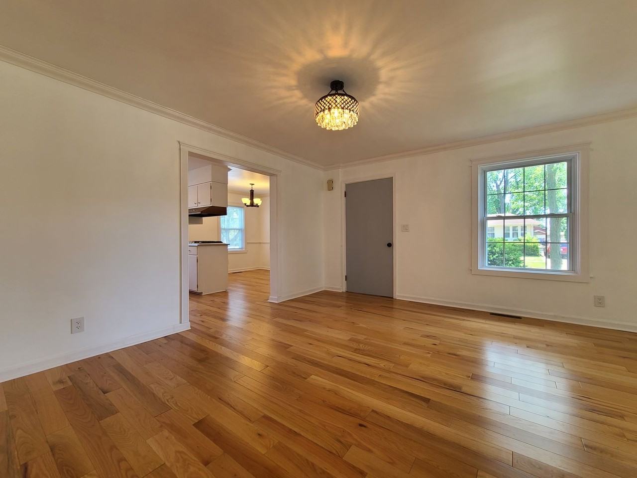 547 Archer Ave - Photo 3 of 41