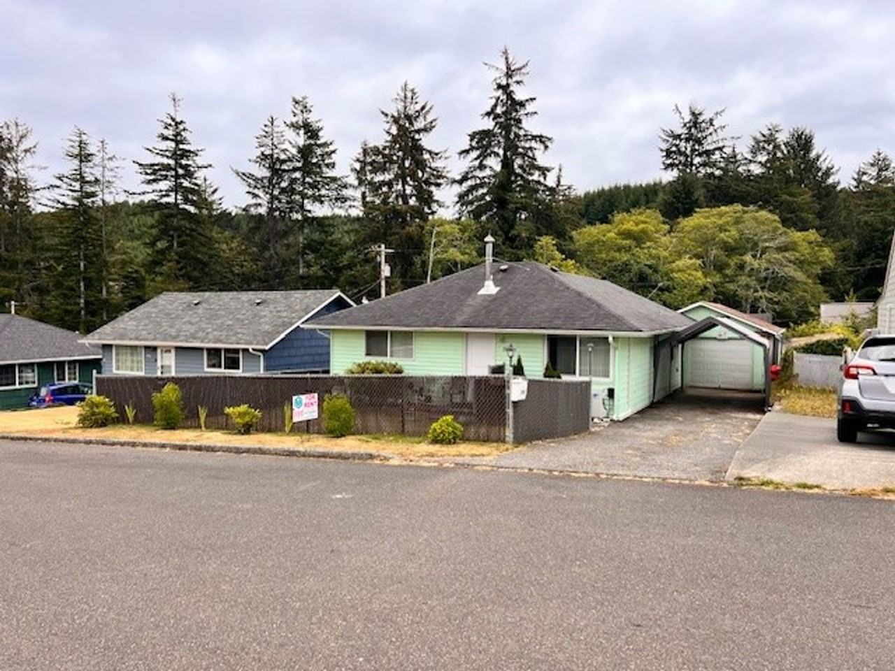 1950 Birch Ave - Photo 2 of 11