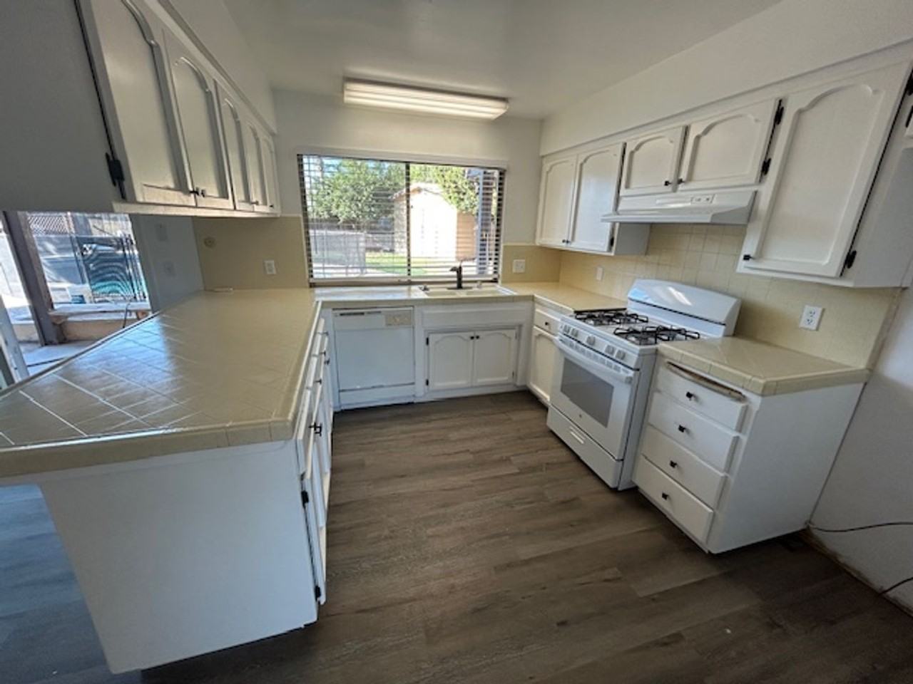 3437 W Tulare Ave - Photo 7 of 25