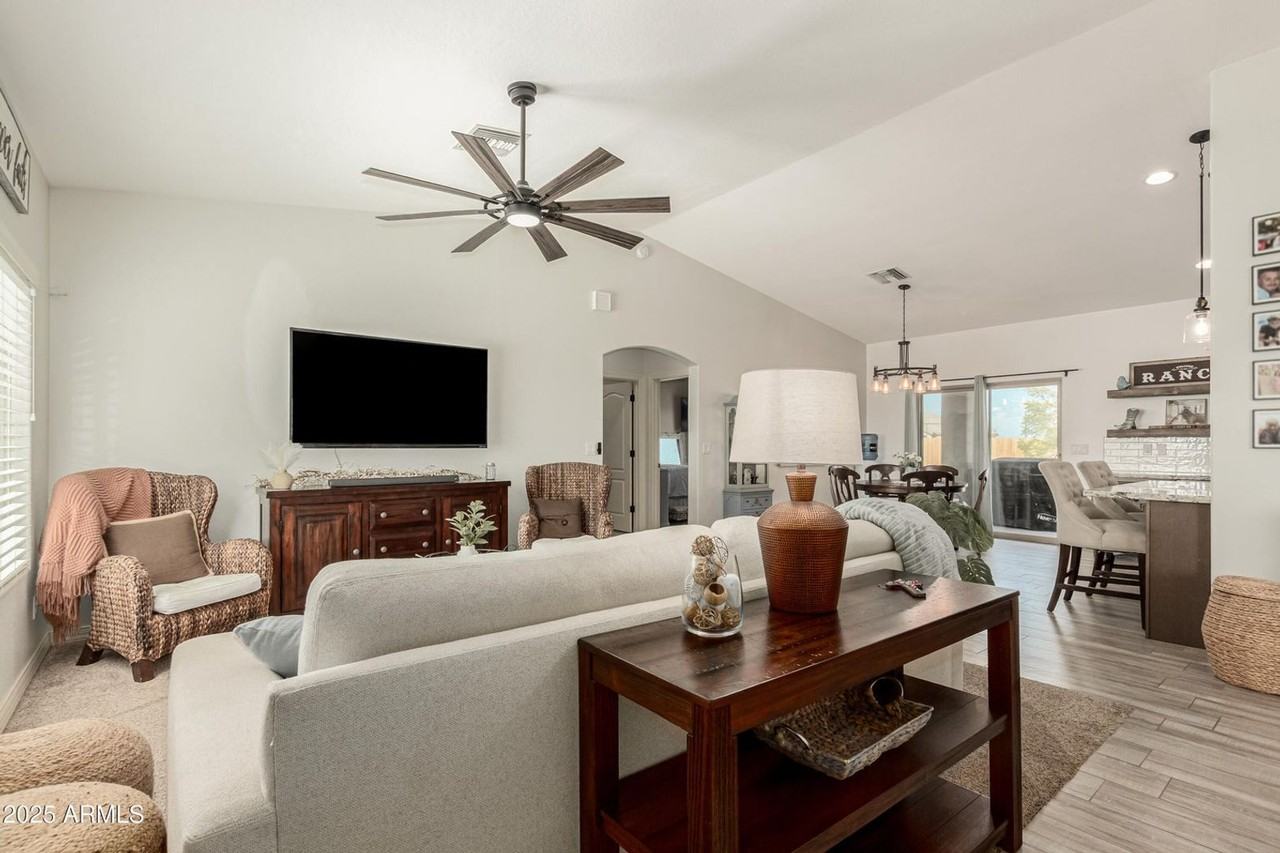 31009 N 223rd Ave - Photo 2 of 24