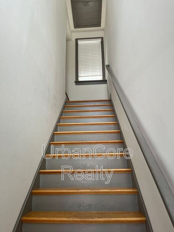 320 N 32nd St - Photo 2 of 17