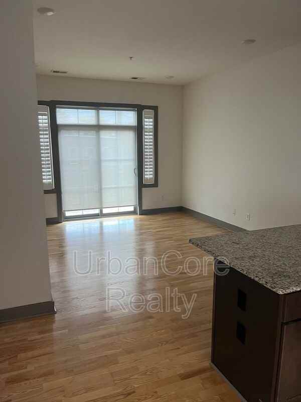 320 N 32nd St - Photo 3 of 17