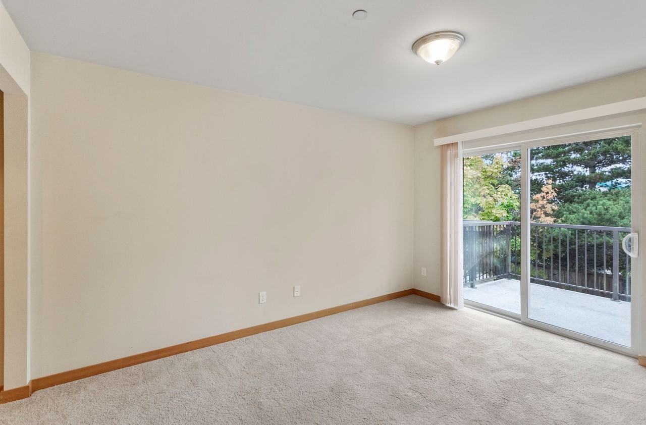 259 Se Ely St #B204 - Photo 3 of 8