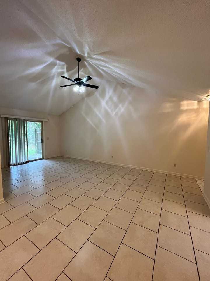 441 Admirals Walk Dr - Photo 4 of 22