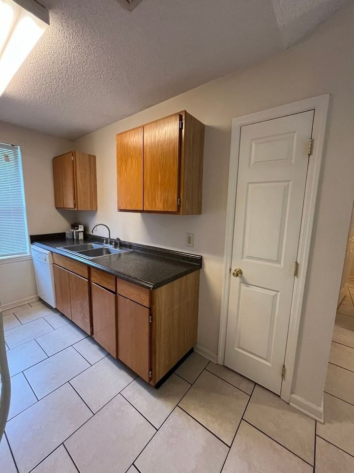 441 Admirals Walk Dr - Photo 7 of 22