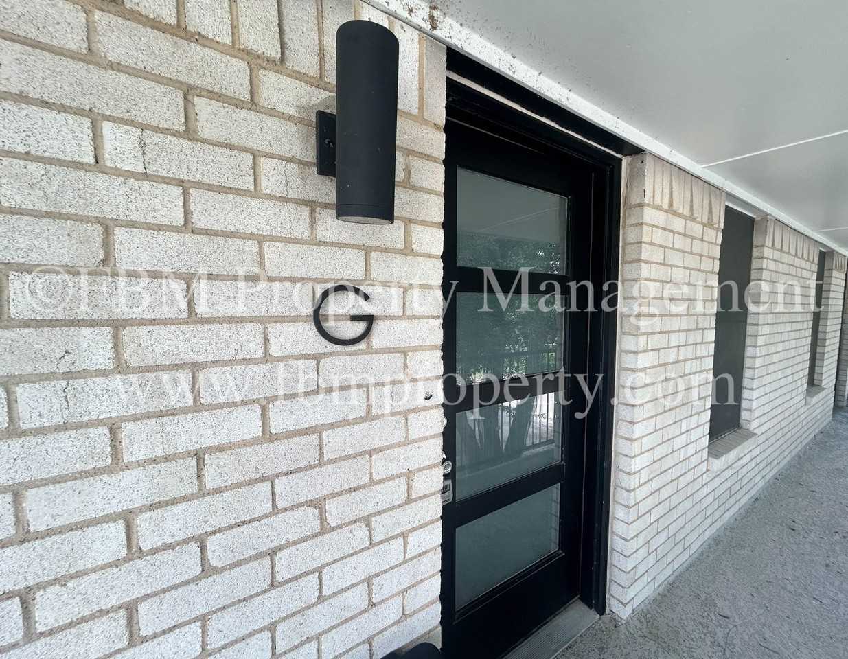 1401 N Clay St #G - Photo 2 of 15