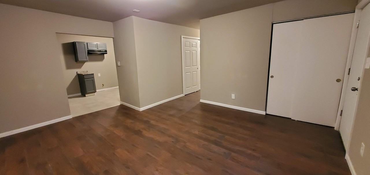 2924 Central Dr - Photo 4 of 12