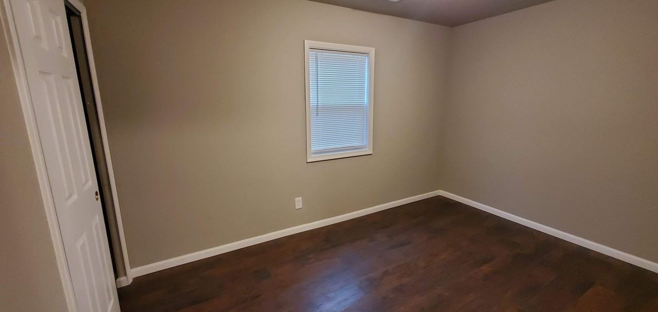 2924 Central Dr - Photo 6 of 12