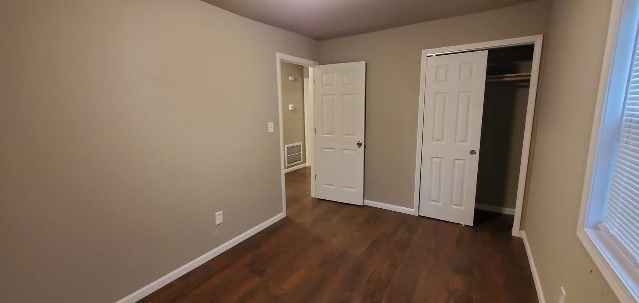 2924 Central Dr - Photo 7 of 12