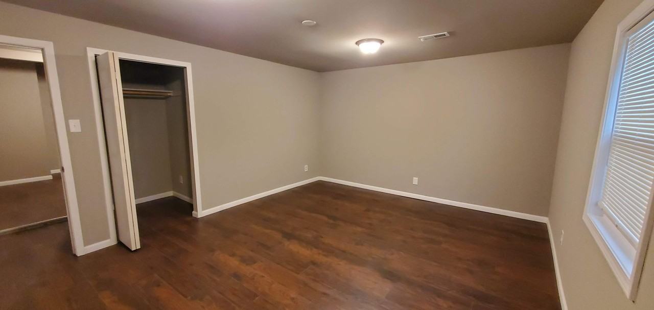 2924 Central Dr - Photo 5 of 12