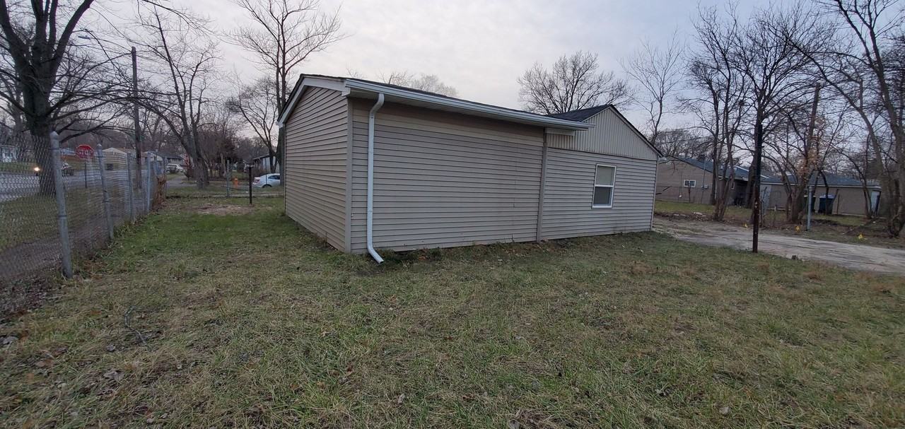 2924 Central Dr - Photo 2 of 12