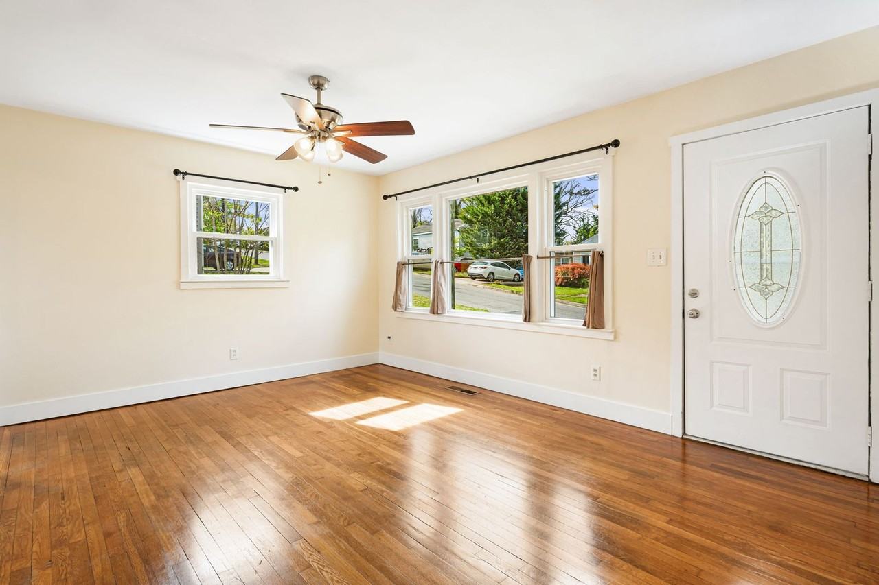 44 Jeffress Ave - Photo 2 of 32