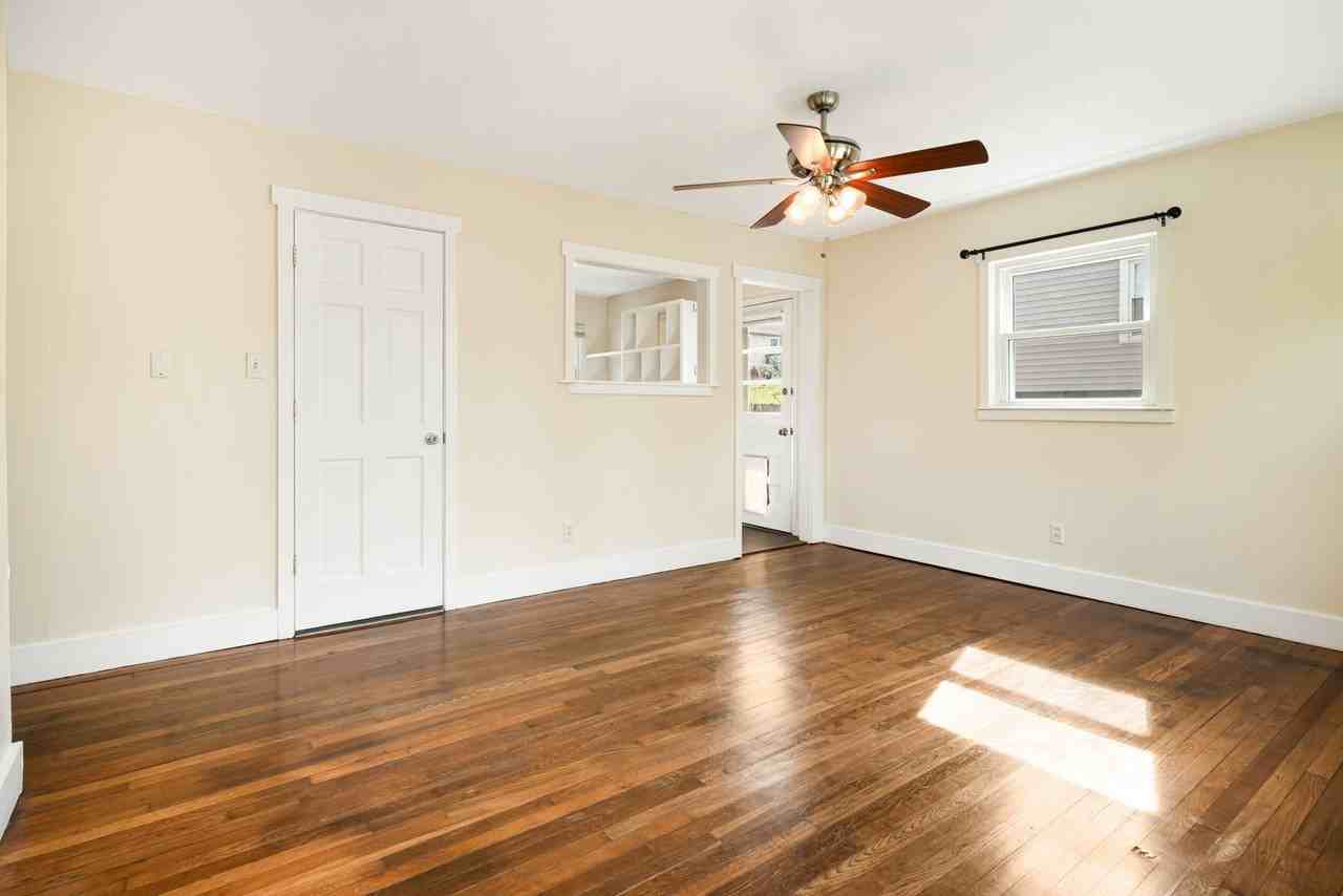 44 Jeffress Ave - Photo 4 of 32