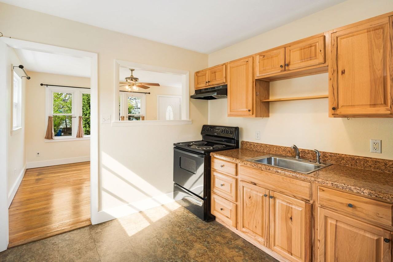 44 Jeffress Ave - Photo 6 of 32