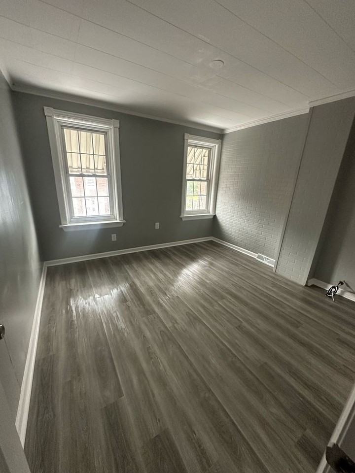 828 Beatty St - Photo 3 of 10