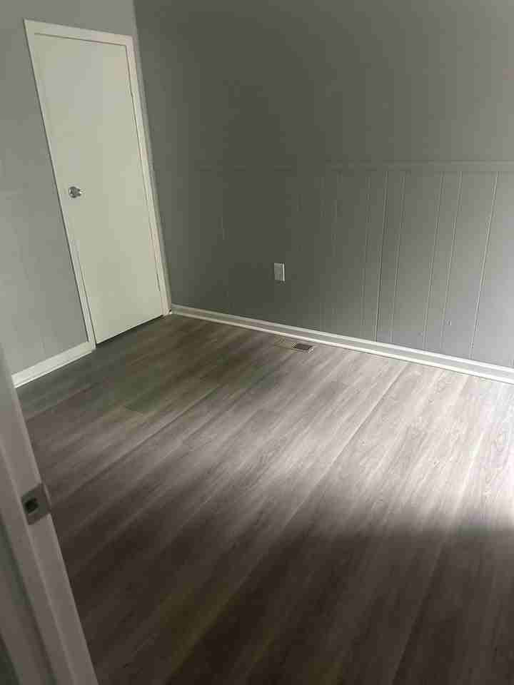 828 Beatty St - Photo 4 of 10