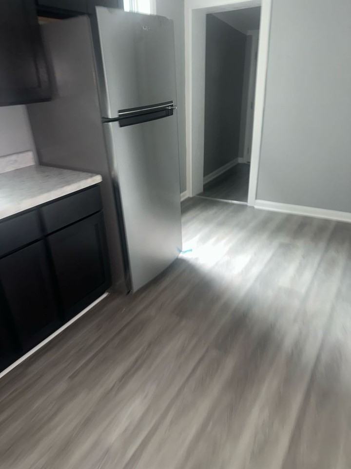 828 Beatty St - Photo 6 of 10