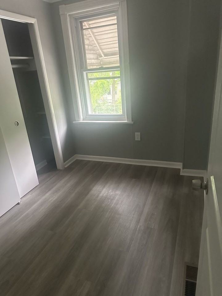 828 Beatty St - Photo 7 of 10