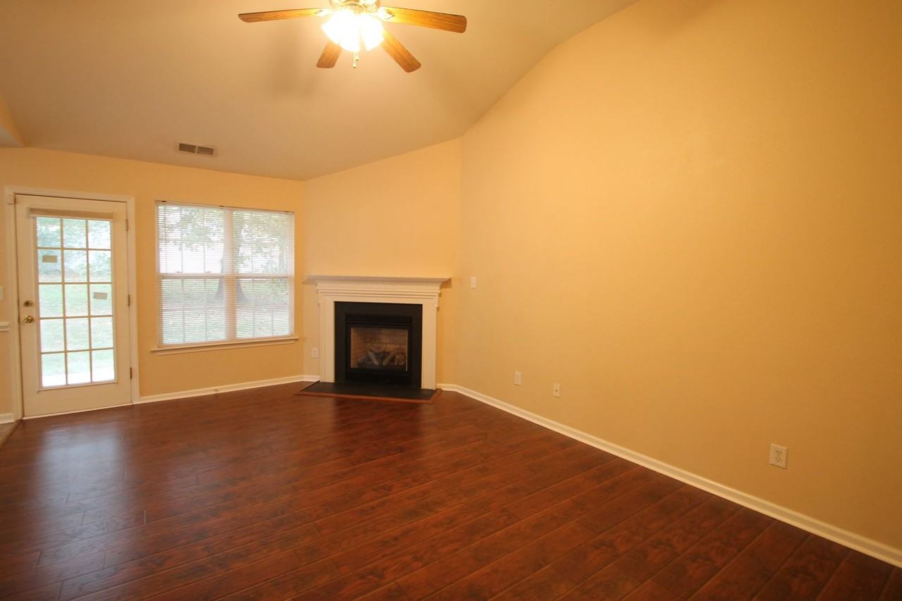 1281 Spring View Ct - Photo 4 of 25