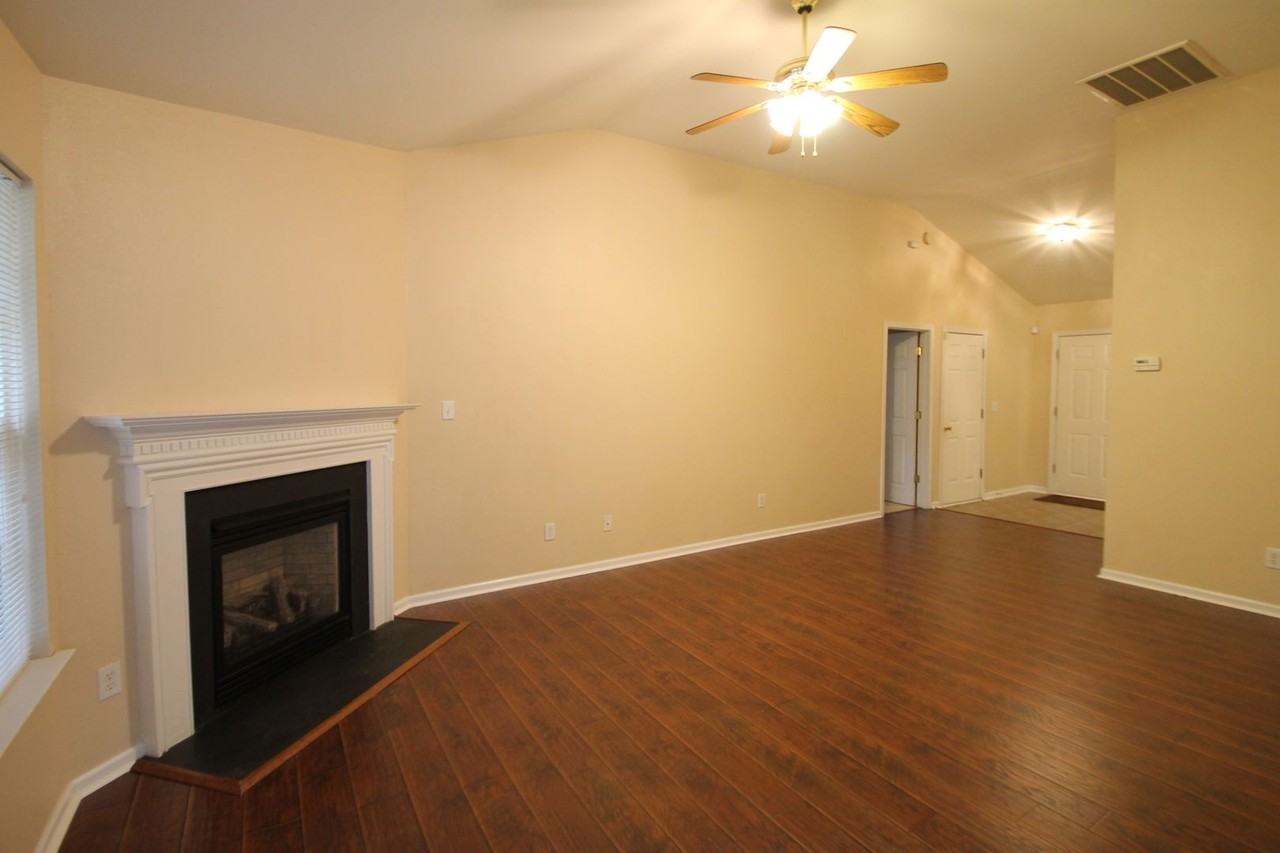 1281 Spring View Ct - Photo 5 of 25