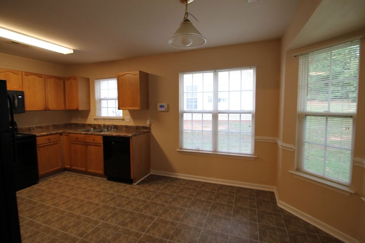 1281 Spring View Ct - Photo 7 of 25