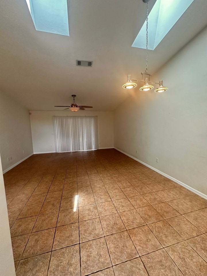 360 Nw 48th Blvd - Photo 5 of 17