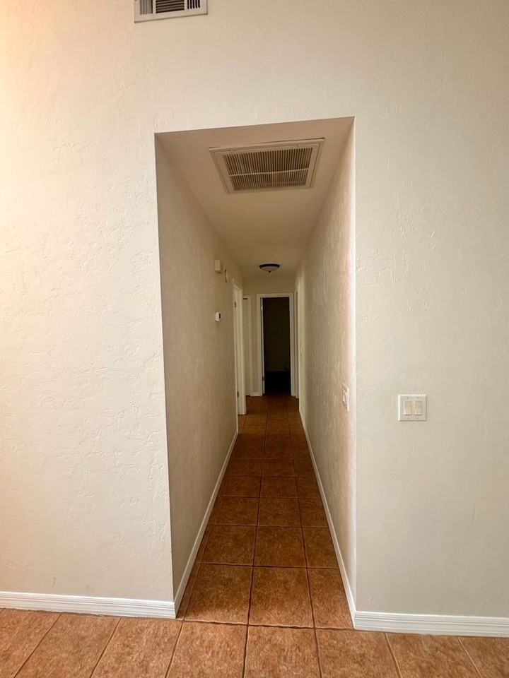 360 Nw 48th Blvd - Photo 6 of 17