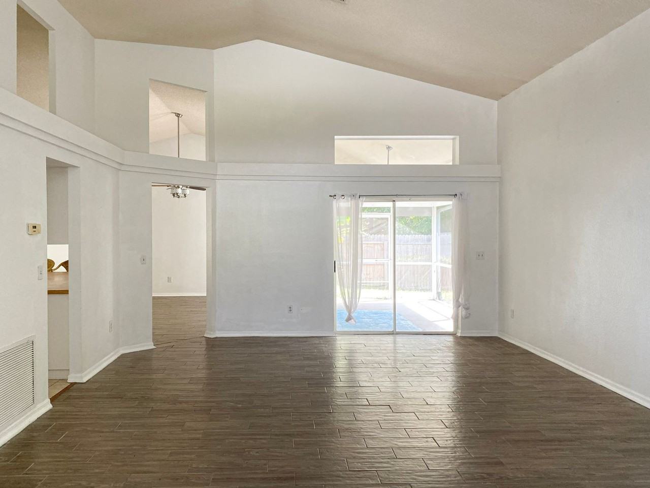 1004 Beckstrom Dr - Photo 3 of 14