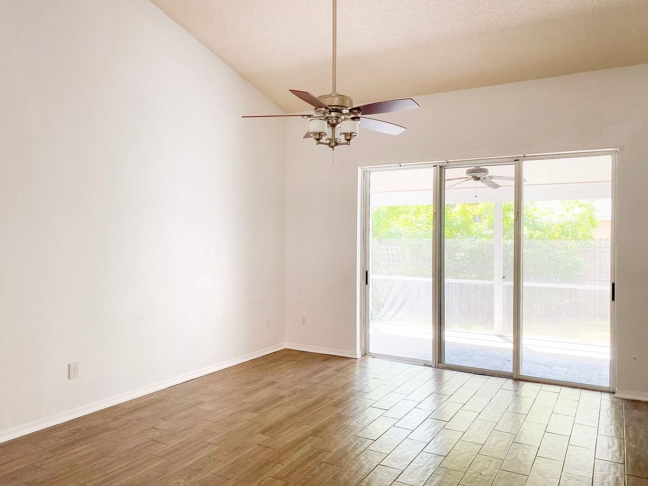 1004 Beckstrom Dr - Photo 6 of 14