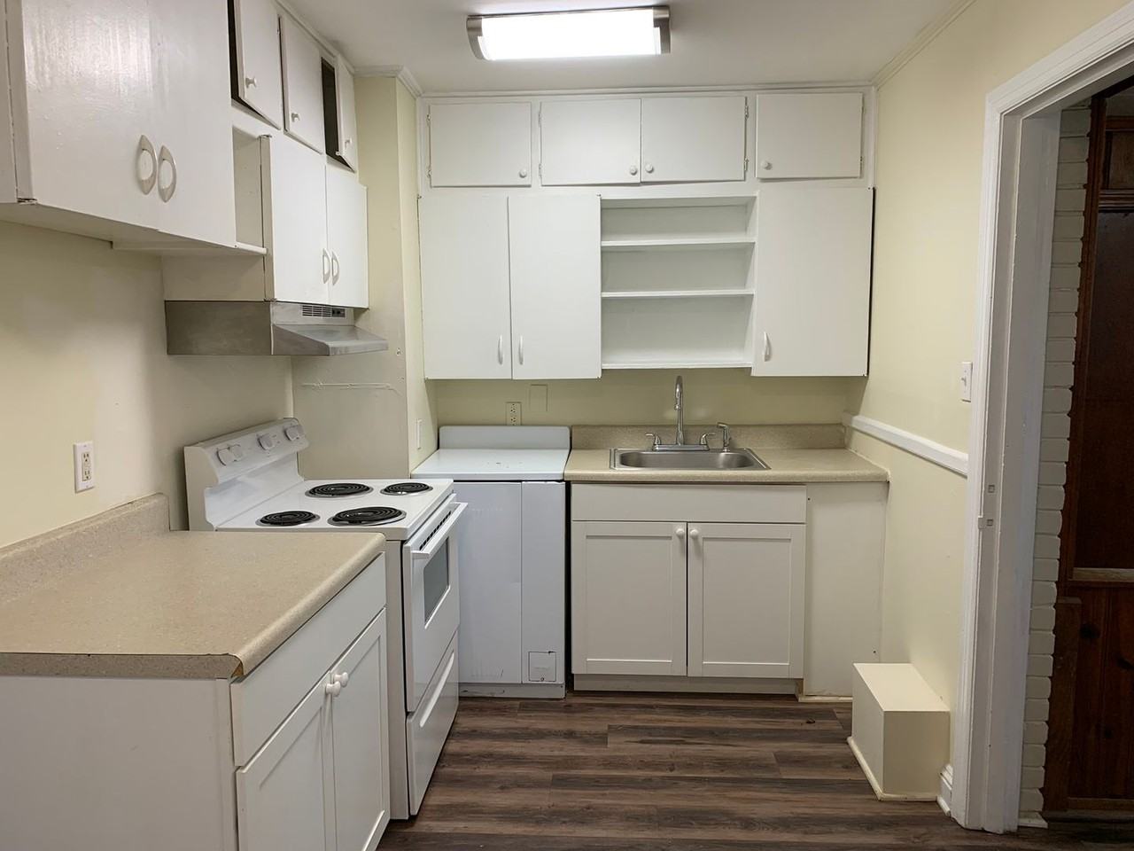712 Hartford Rd - Photo 2 of 12