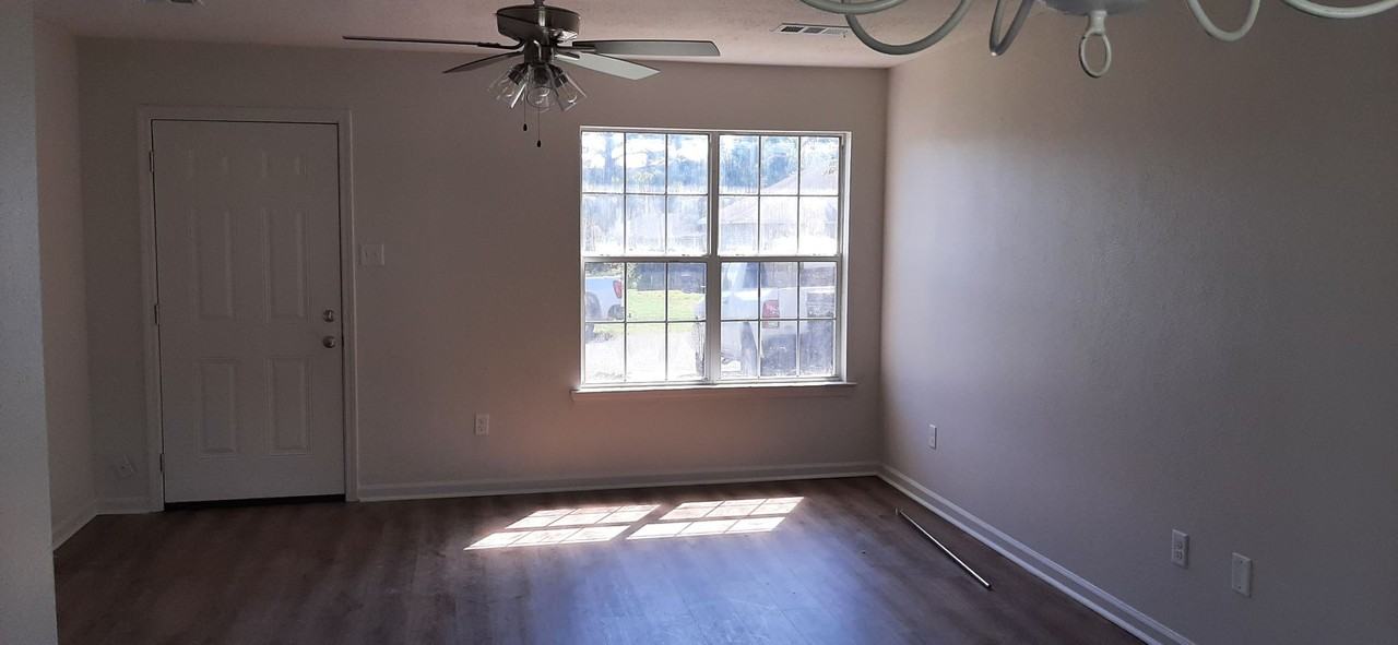 426 Summer Dr - Photo 4 of 19