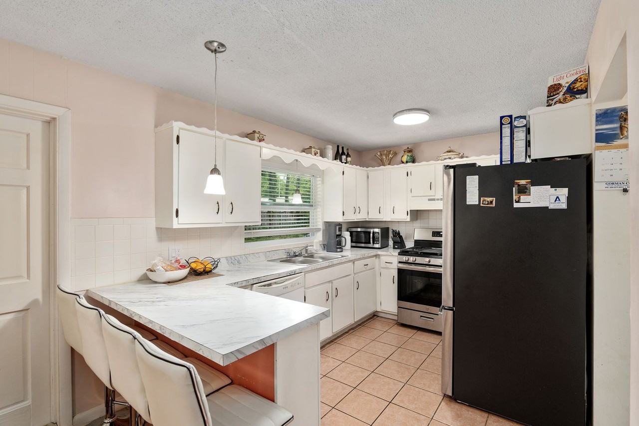 3658 Nw 39th Pl - Photo 3 of 23